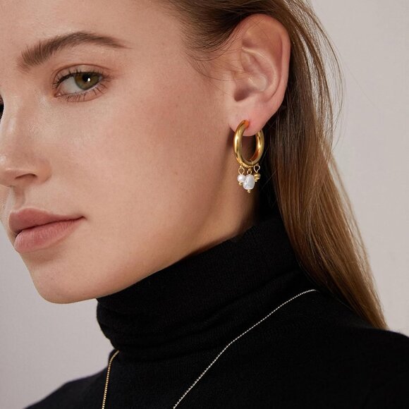 Trendy Gold Hoop Earrings for Women, Small Huggie Style, Heart Drop Dangle, 18K - Picture 3 of 8